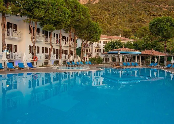 Hotel White 3*