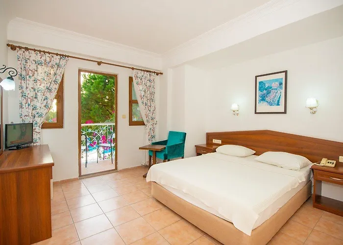 Hotel White 3*