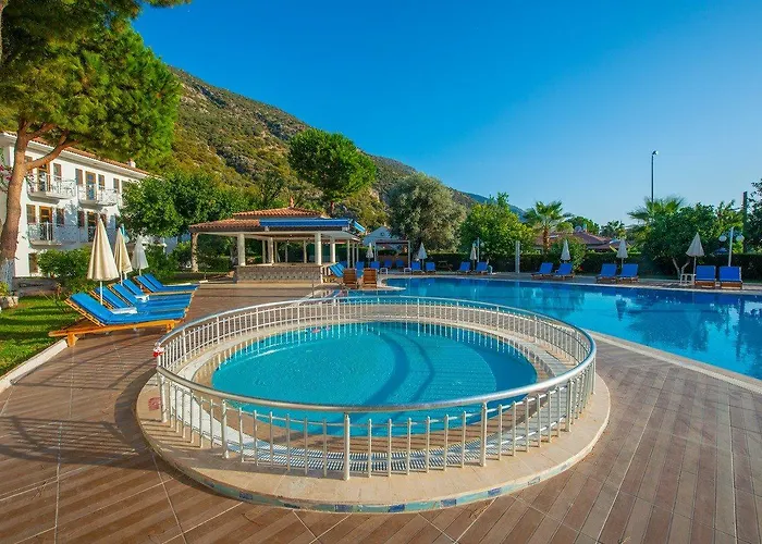 Hotel White 3*