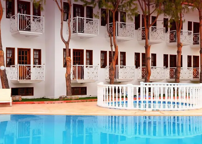 Hotel White