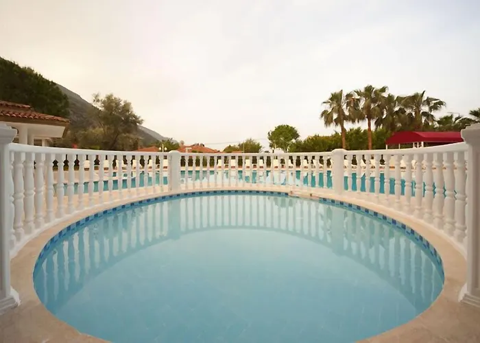 Hotel White