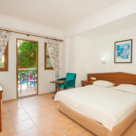 Hotel White 3*