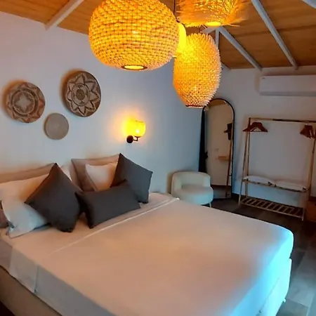 Hotel White
