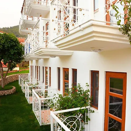 Ξενοδοχείο White Ολουντενίζ